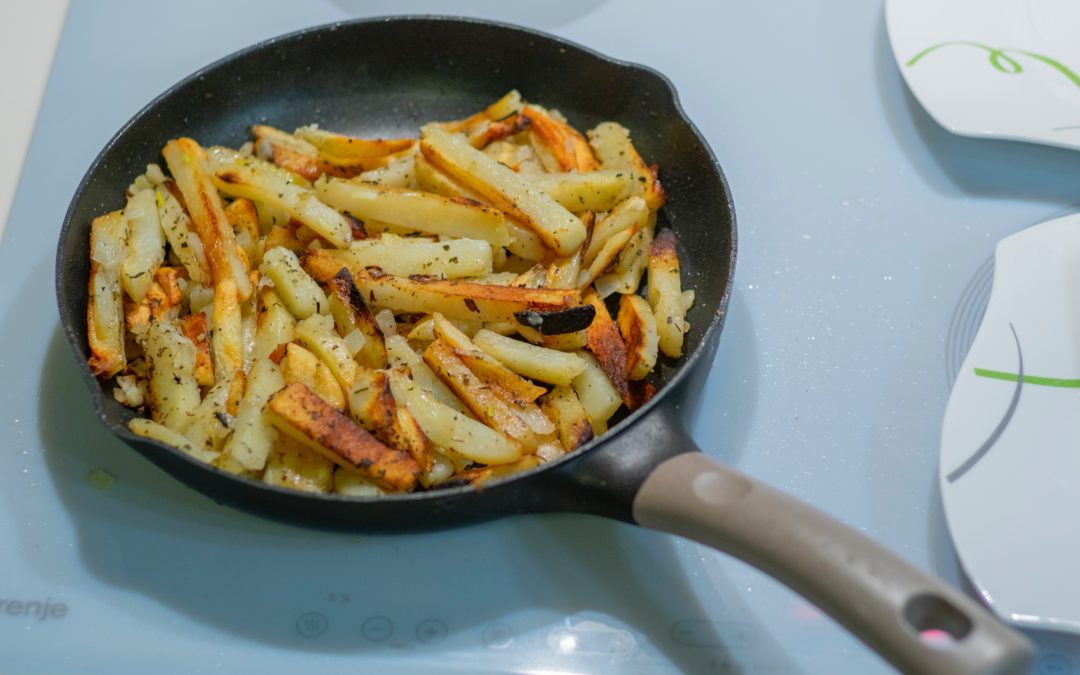 Goldige Bratkartoffeln mit Zwiebelringen