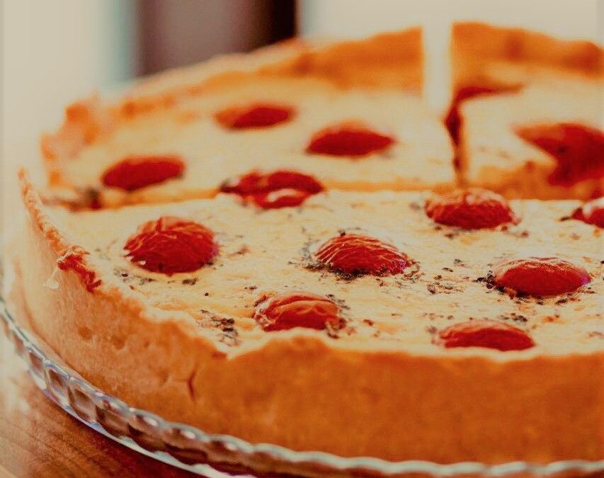 Köstliche Kürbis-Tarte mit Kirschtomaten