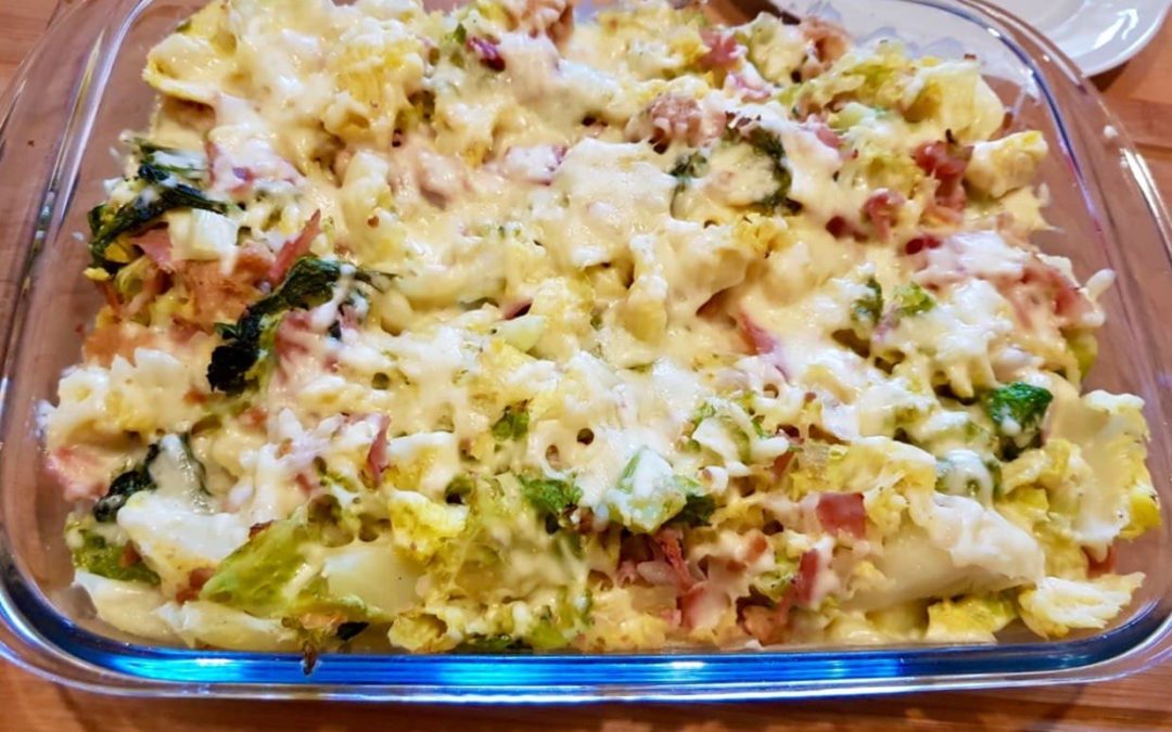 Kartoffel-Chinakohl-Gratin mit veganem Möhren-Speck