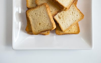 Paniermehl aus alten Brötchen