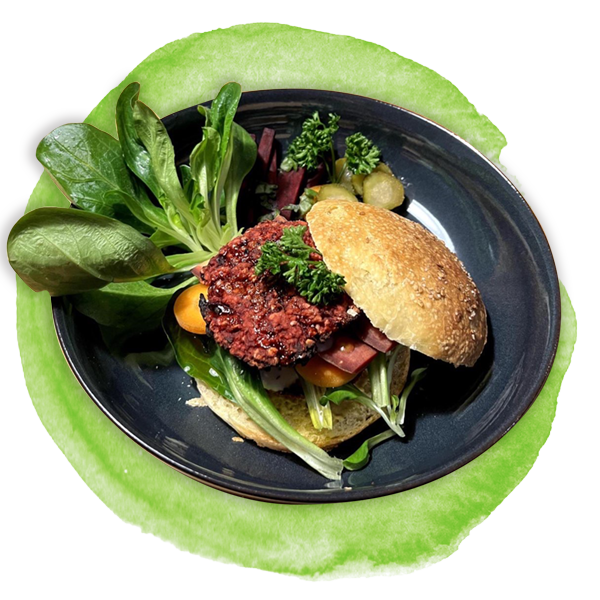 Saftiger Burger mit Rote-Bete-Patties & Joghurt-Soße