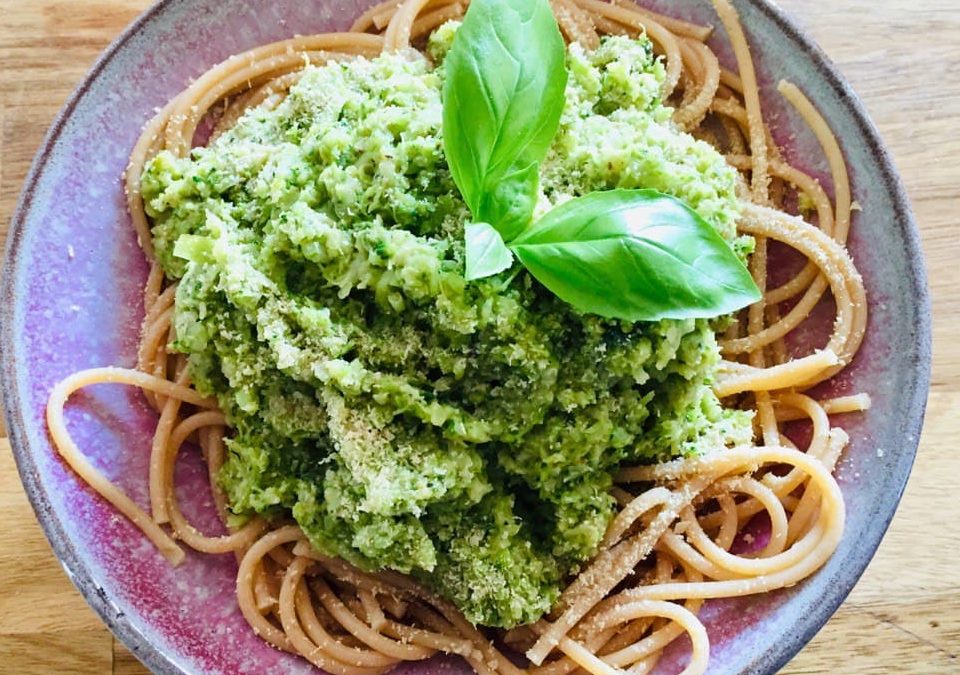 Spaghetti mit Brokkoli-Basilikum-Sahne-Soße