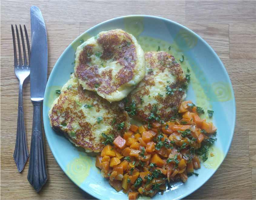 Kartoffeltaler mit Erbsen und Buttermöhrchen