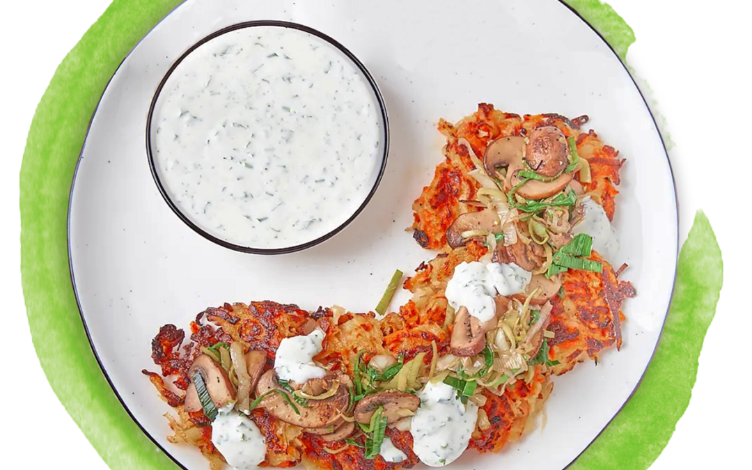 Kartoffel-Möhren-Rösti mit Champignons und Joghurt-Dip