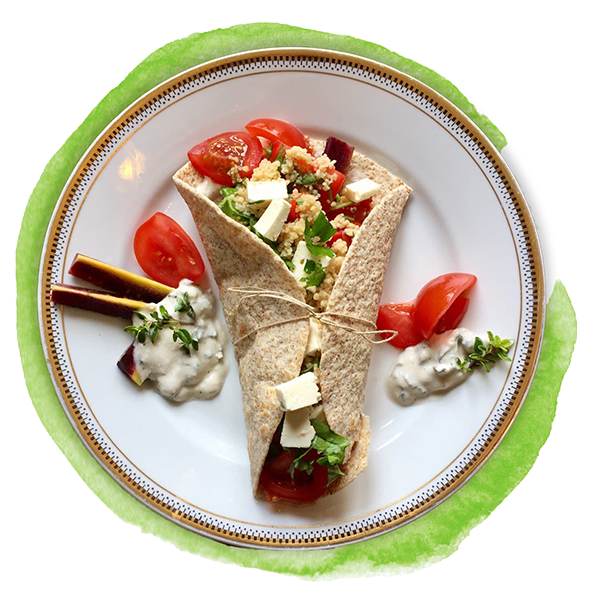 Bunte Wraps mit Couscous und frischem Kräuter-Dressing