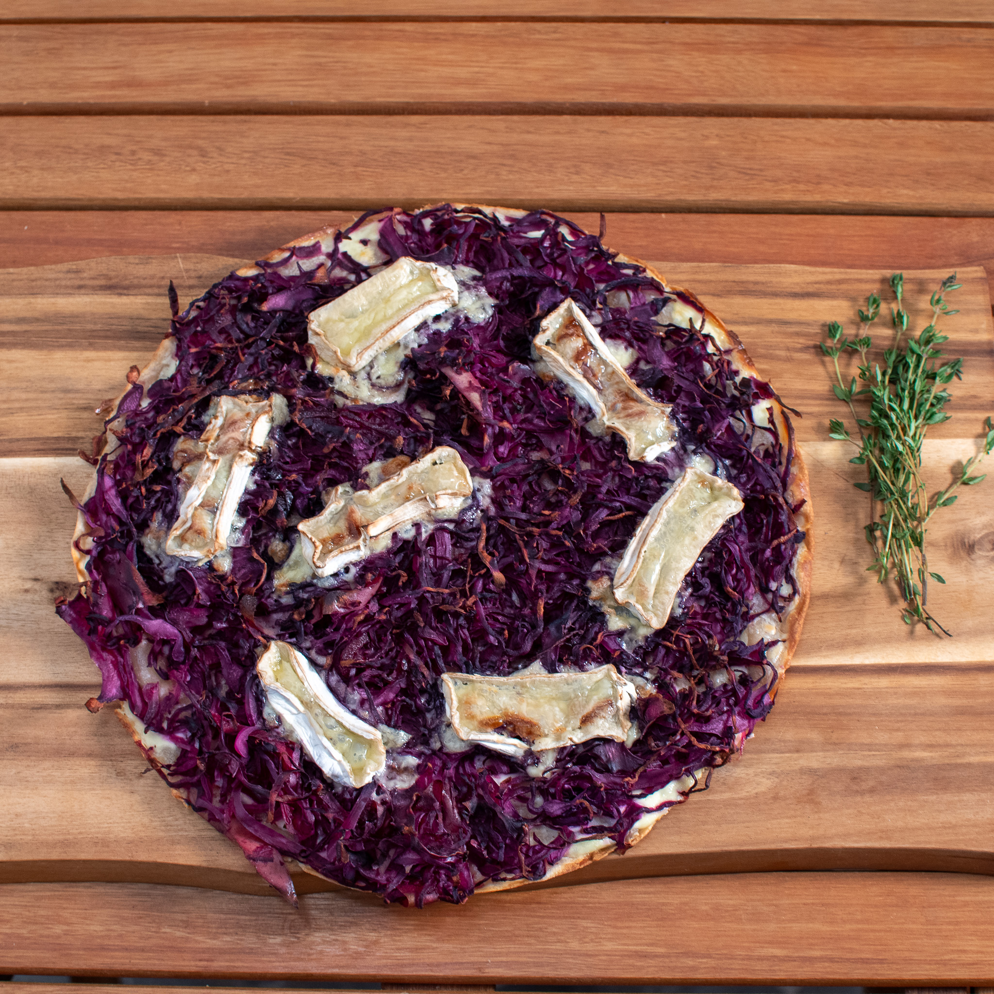 Rotkohl Flammkuchen mit Camembert