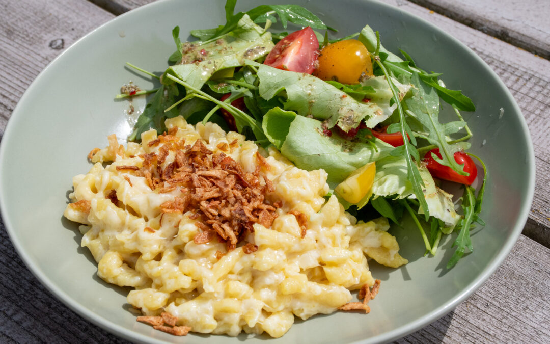 Käsespätzle mit knackigem Salat