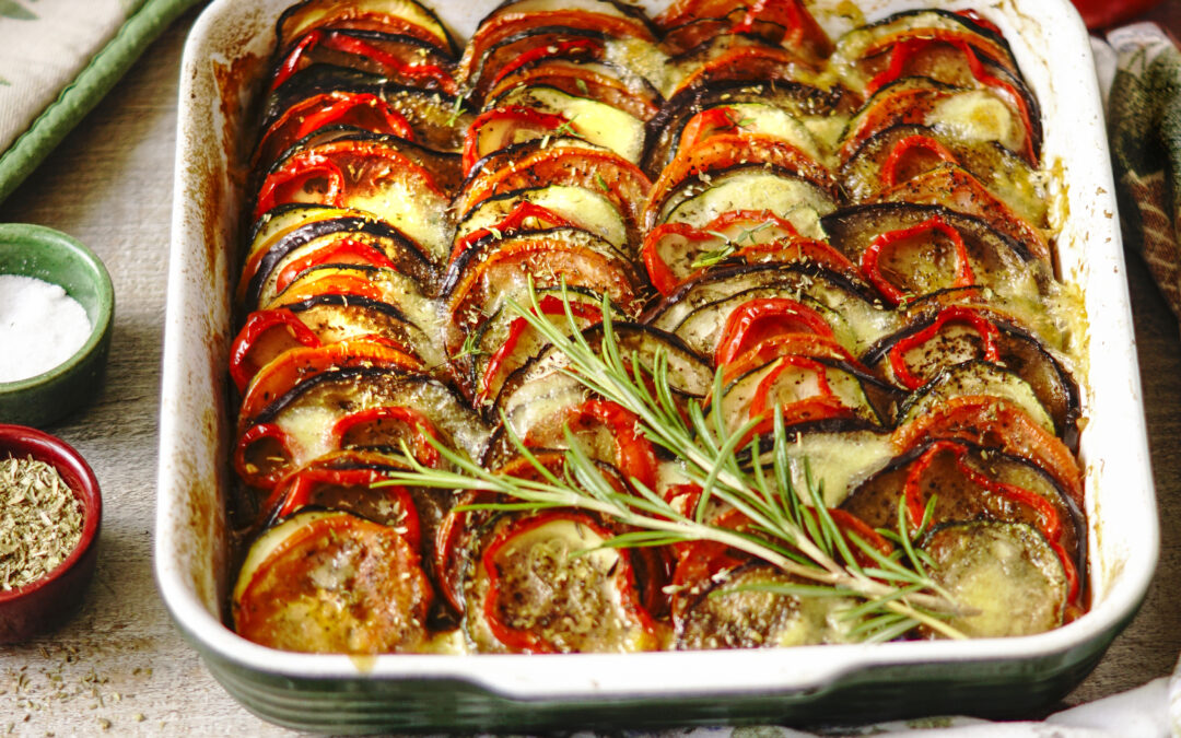 Ratatouille-Gemüse aus dem Ofen mit Mozzarella