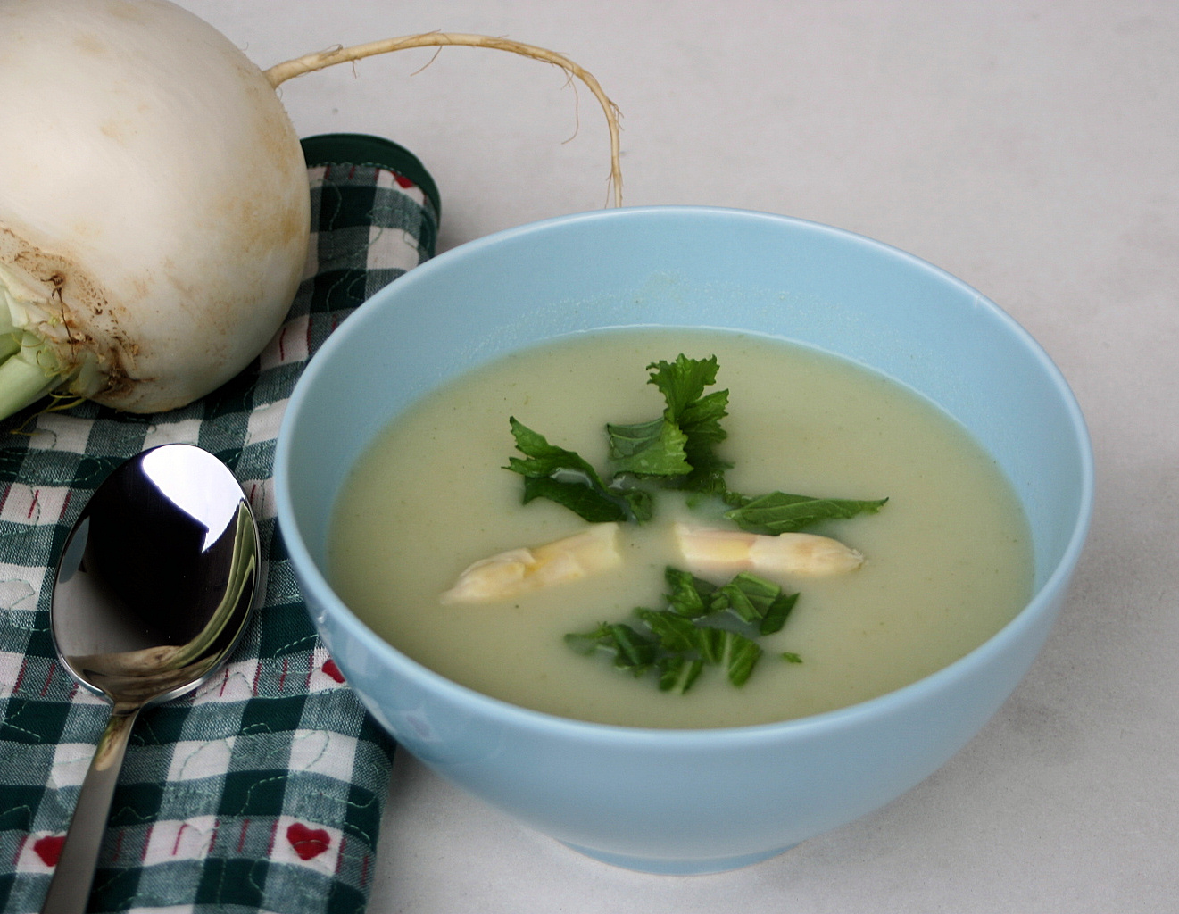 19-05b RdM Spargelsuppe mit Prosecco und Mairübchen